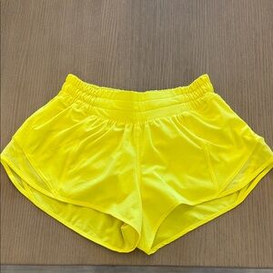 Lululemon Hotty Hot Low Rise Lined  2.5 Yellow Shorts Like New Size 4